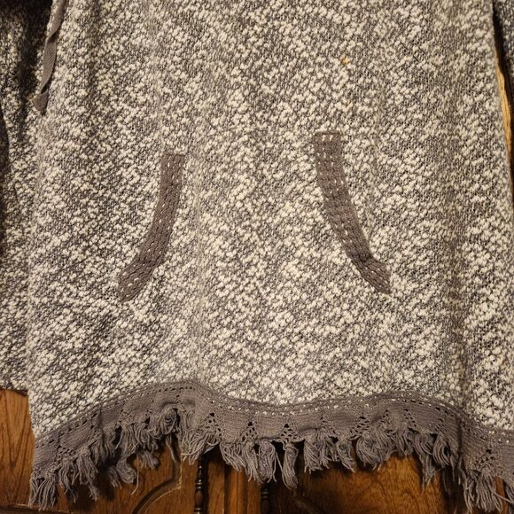 Cato Womens Gray Hooded Fringe Hem Sweater Size 18/20W Cotton & Polyester Blend - Picture 2 of 7